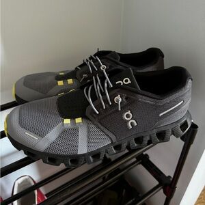 ON Running Cloud 5 Magnet/Fossil Sneakers Men’s 8.5